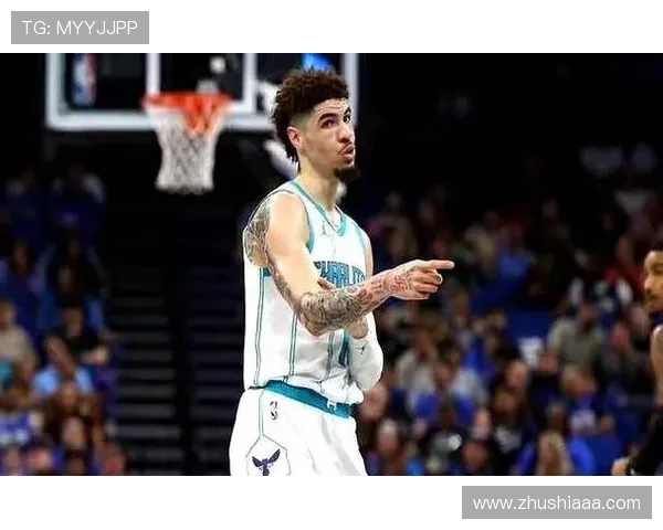 原创疯狂3方交易方案出炉!三球赴独行侠,克莱加福德驰援湖人,黄蜂赚麻了